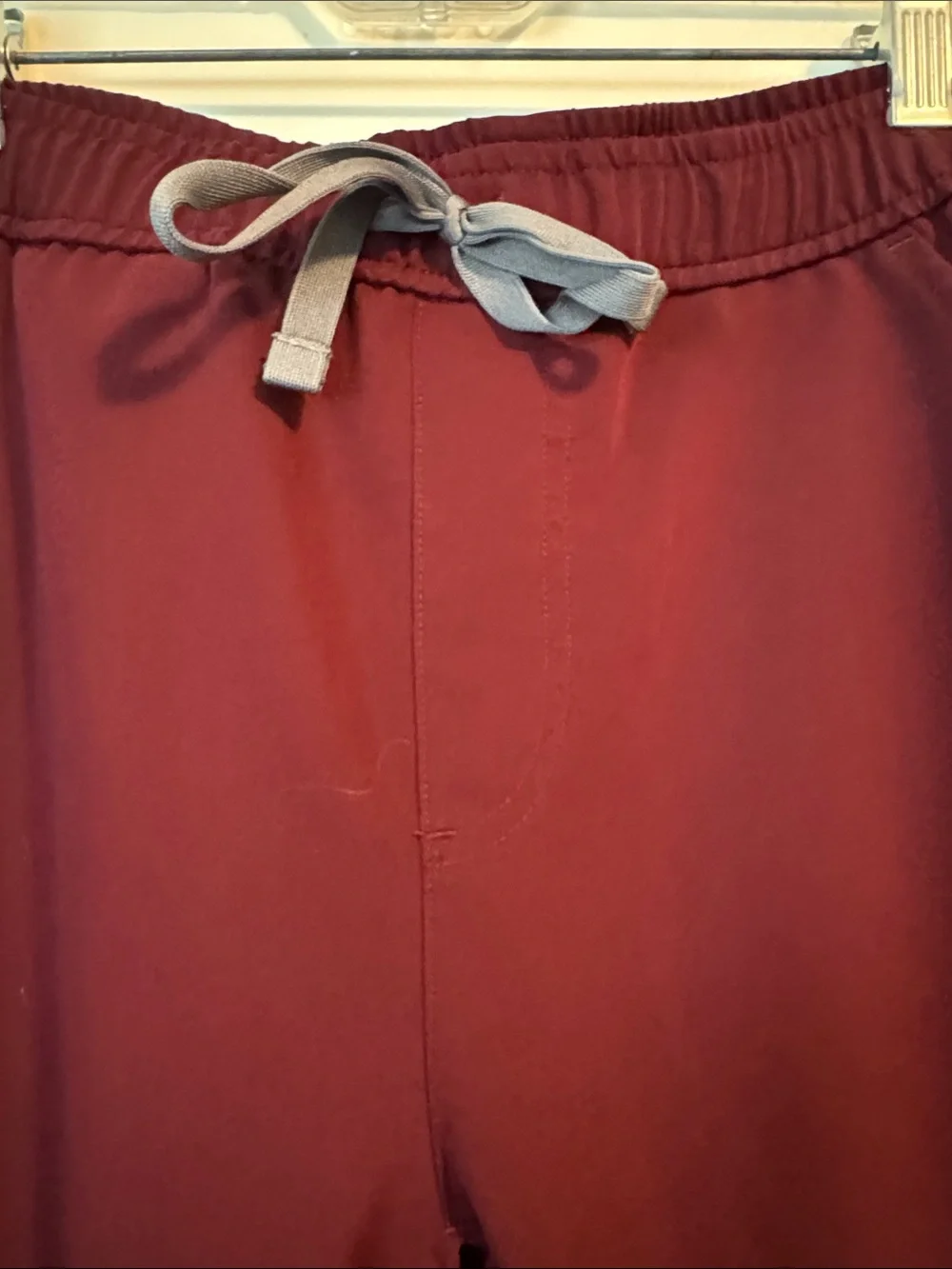 Figs maroon Men’s Scrub Jogger Pants with Drawstring